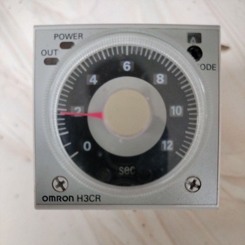 TIMER OMRON H3CR-A8 / A12  220V 125v original