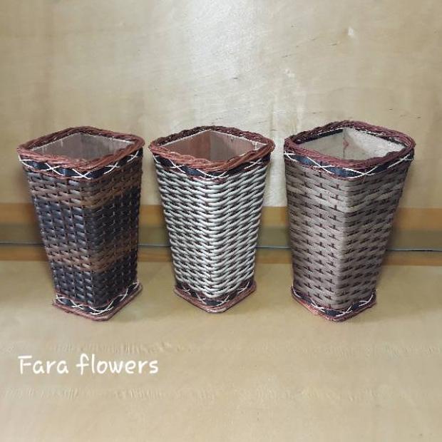Pot Bunga Anyaman Vas Rotan