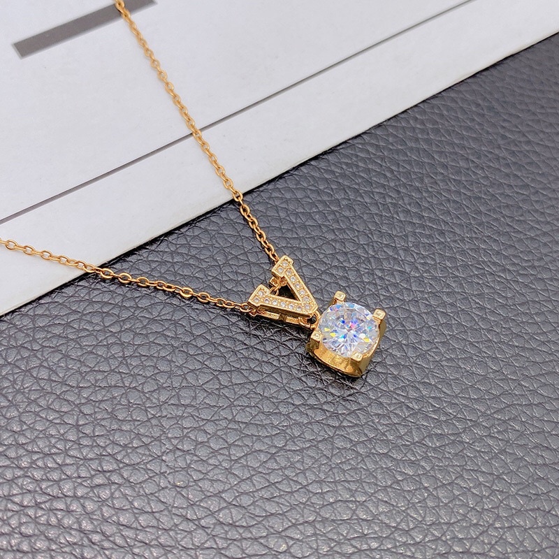 Kalung Titanium V Diamond Elegant Trending Korea Fashion Style