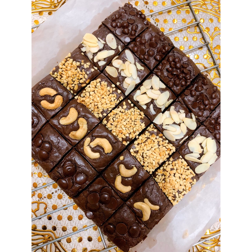 

Fudgy Brownies / Chewy Brownies / Brownies Panggang Mix Topping Large 20x20