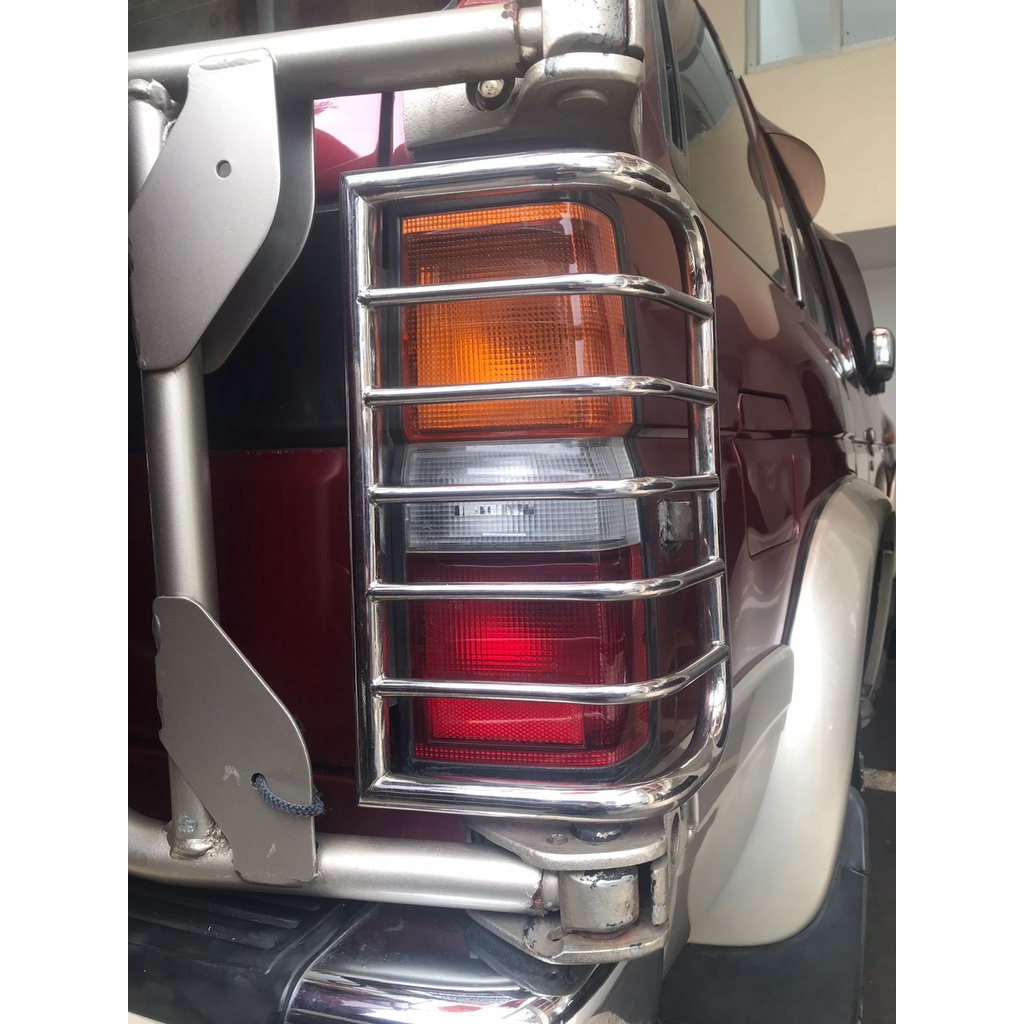 Grill Lampu Belakang Mobil Nissan Terrano