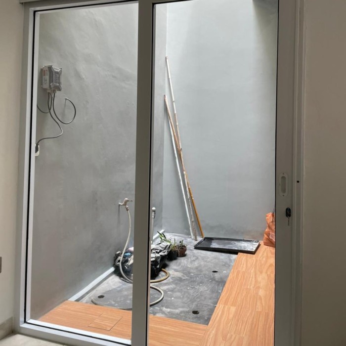 kusen jendela kaca swing alumunium minimalis