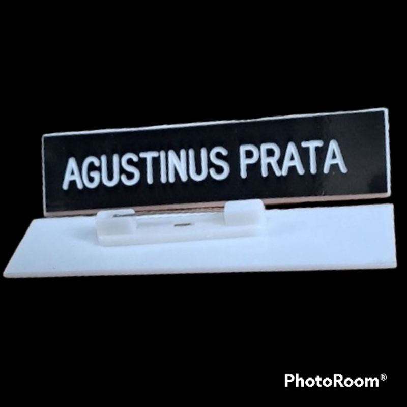 

papan nama dada peniti