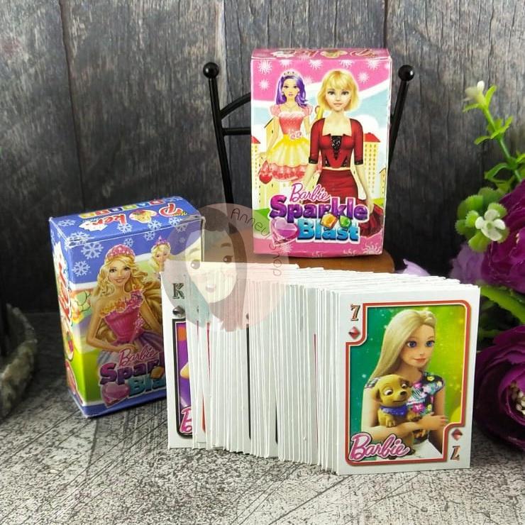 Kartu Remi Playing Cards Poker Set Karakter isi 56 Kartu Umbul Gambaran Kuartet Debokan Barbie Hello Kitty Princess Strawberry Shortcake Tinkerbell Mainan Jadul Generasi 90an Edukasi Kreatif Anak
