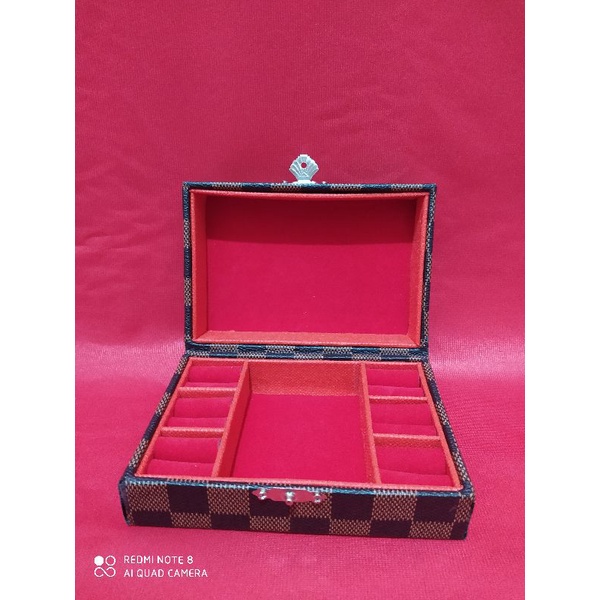 kotak perhiasan kulit motif coklat muda isi 6 cincin+1kotak kosong ditengah