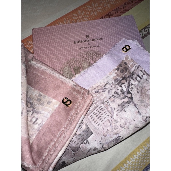 Buttonscarves Newyork Collector