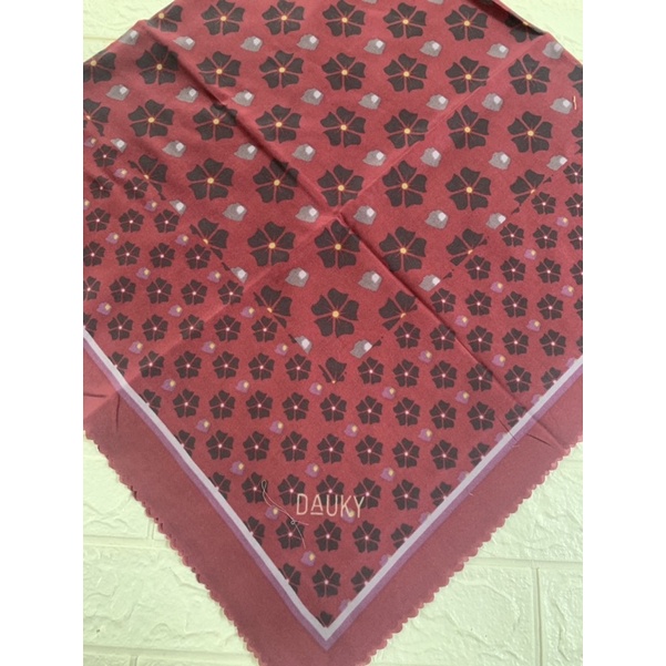 Hijab Kerudung Segi Empat Motif Dauky Scraft Voal Lasercut