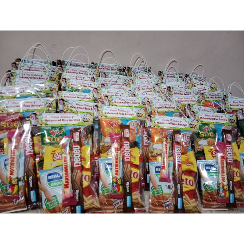 

paket snack ultah, khitan, syukuran, hampers lebaran, dll murah berkualitas