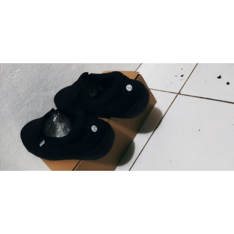 Sepatu slip on hitam polos Sepatu Vans Tanpa tali