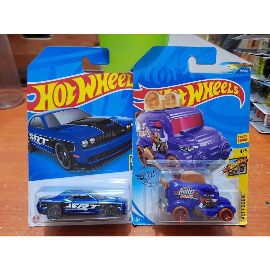 Hotwheels '15 Dodge Challenger SRT 2Pcs CH