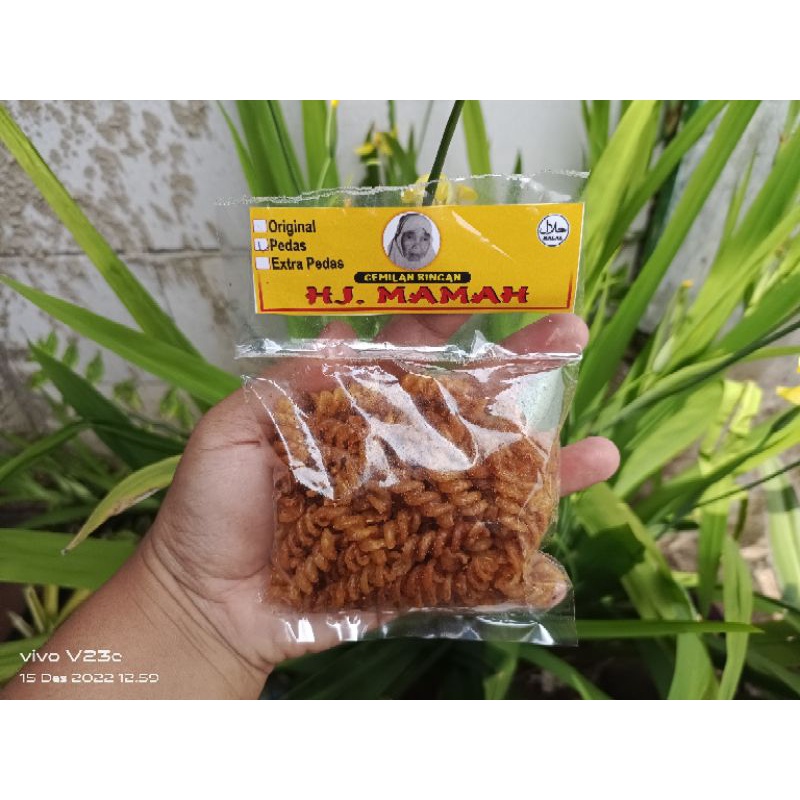 Camilan enak Makaroni kriwil 40gram original pedas extrapedas