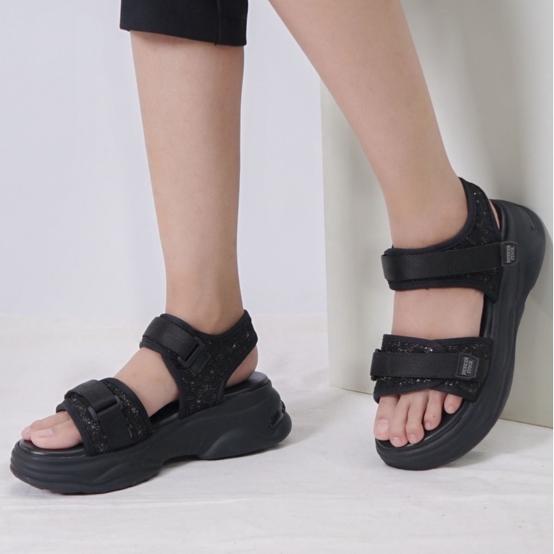 SARASARA YUK - Dunkenstock AGITHA Sepatu Sandal Wanita Size 36 - 40 Sendal Beleza Wedges Model dua Tali Strap Belakang Hak Tinggi Sole 5cm Sandal Gunung Velcro 37 38 39 Warna Hitam Belleza Kekinian Premium Terbaru Shoes Ori Original Mall Official Store