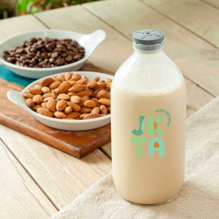 

NEW Premium almond milk coffee
