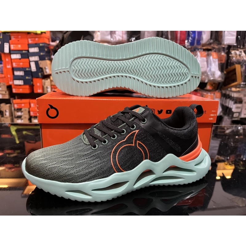 SEPATU SNEAKERS ORTUSEIGHT REACTOR