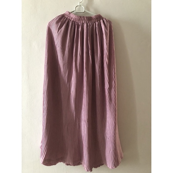 preloved rok plisket gonegani size s dusty purple