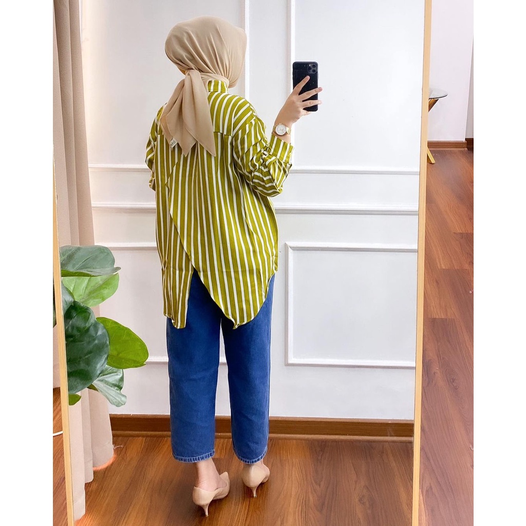 Kemeja Saja Dissy Salur Oversize Model Belakang Belah Bahan Syakila Premium Setrip