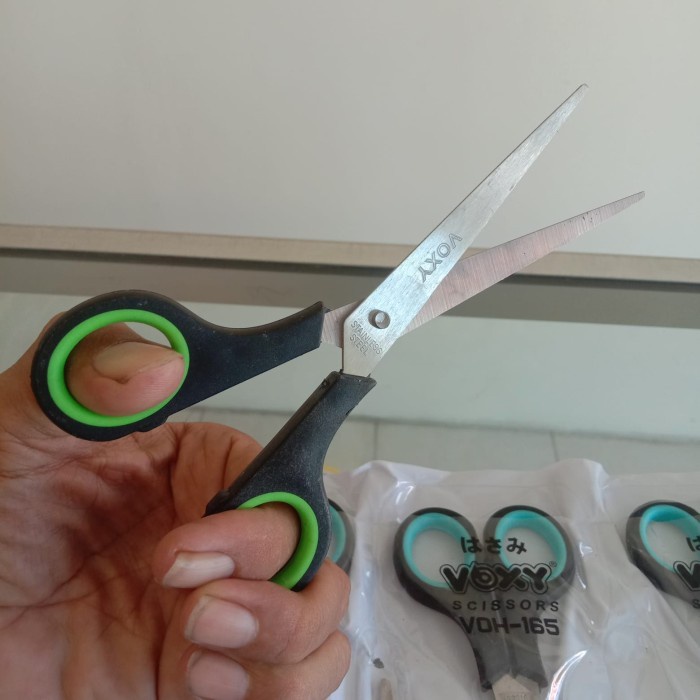 

Gunting Kertas Gunting Tanggung 16cm