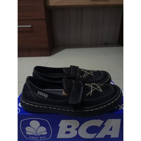 sepatu compass dan xouth star