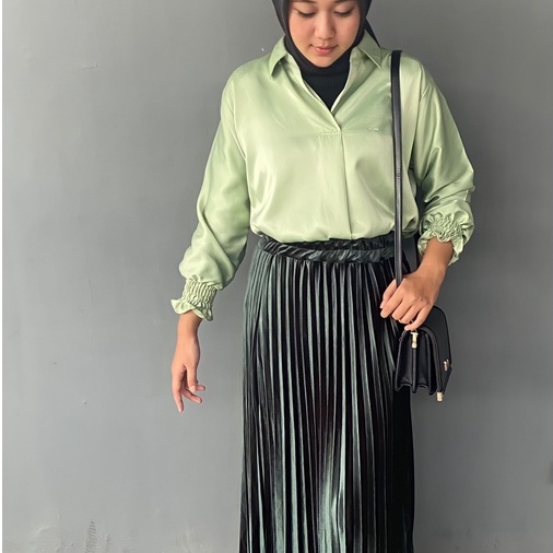 Gea Satin Blouse - Atasan Wanita Kantor Casual Lengan Panjang - Blouse Polos Wanita - V Neck Blouse - Blus Kerah Kerja - Kemeja Kerah V Neck - Blus Satin