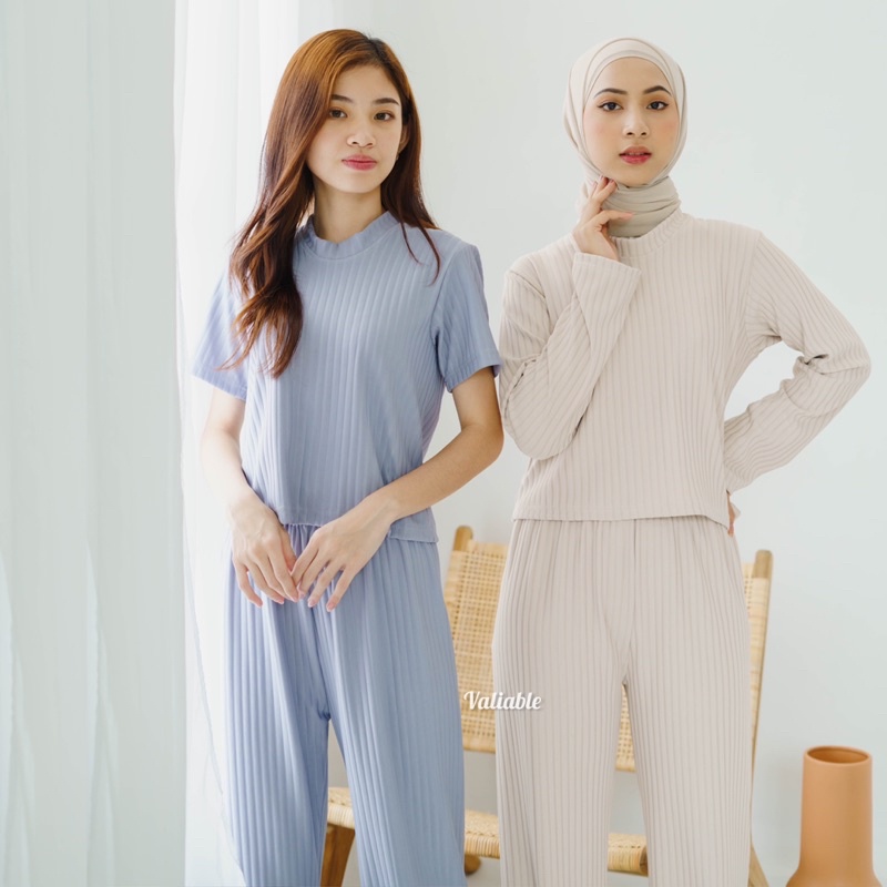 Jisoo One Set Knit Hornet Valiable