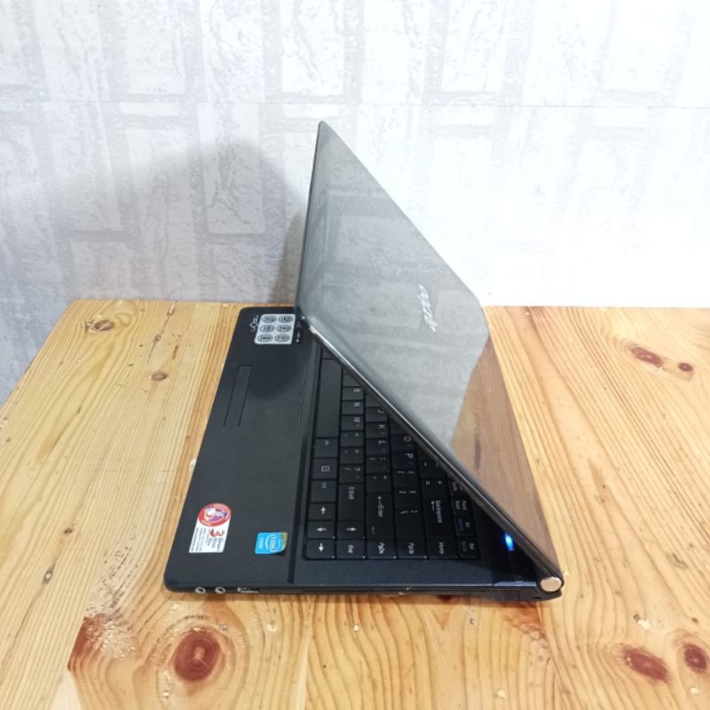 Laptop Axioo Neon RNW Intel Celeron Ram 3GB/HDD 320GB Layar 14inch intel HD Graphic Siap pakai full aplikasi ok