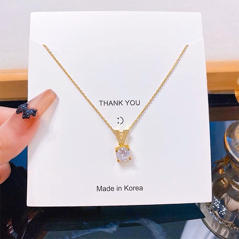 Kalung Titanium V Diamond Elegant Trending Korea Fashion Style