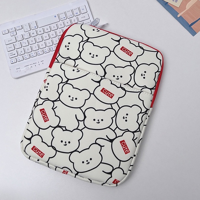 Sleeve Pouch Sarung Tas Bag Case Ipad Tab Tablet Macbook Air Pro Laptop Asus Acer Lenovo HP Huawei 11 12 13 14 15 inch Motif Gambar Bear Beruang Warna Putih White Hitam Black Lucu Cute Murah Korean Model Slot Ruang Stationary Organizer