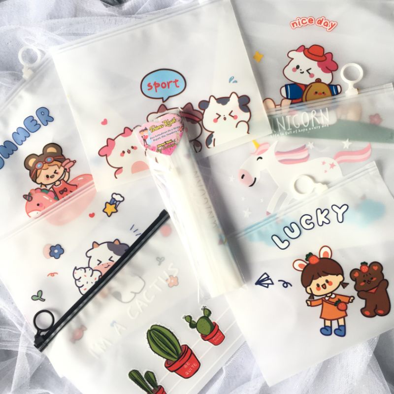 

ready souvenir pouch/zip lock/zipper lock/tas kosmetik/kotak pensil cantik dan lucu