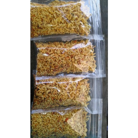 

MIE PEDAS CEMILAN MIE KRIUK