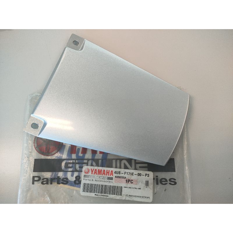 Pet stop sambungan body silver LGM3 F1ZR FIZR F1Z R Vega R Original Asli Yamaha 4US-F171E-00-P3