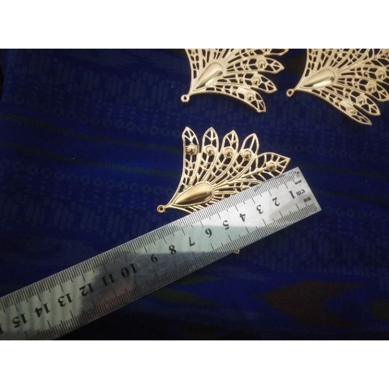 lempeng/carm model ekor merak warna gold,untuk aksesoris mahar,bros,bahan craft hantaran