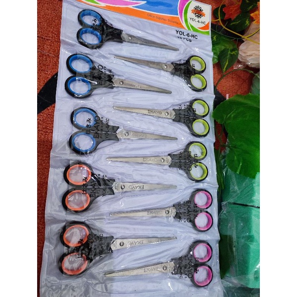 

Gunting ukuran sedang kualitas bagus