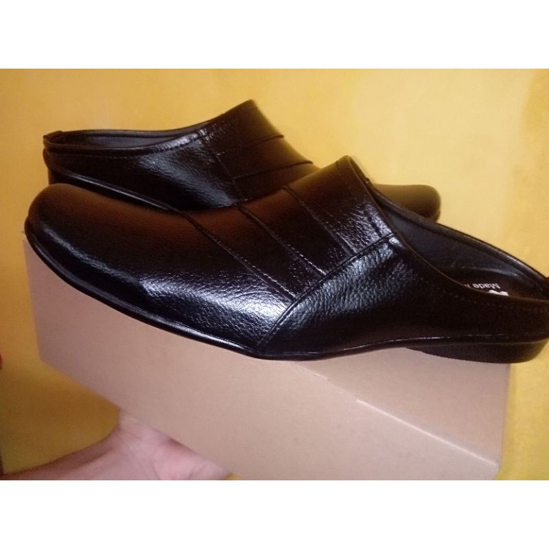 sendal sepatu bustong pria hitam kickers