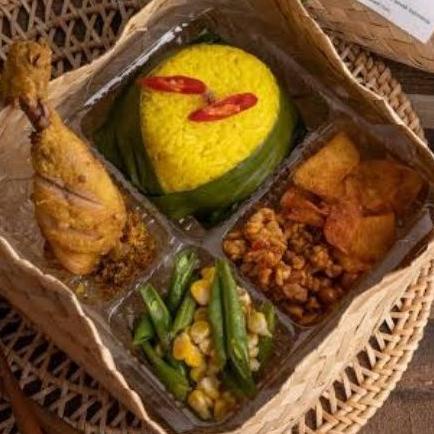 

Nasi Besek Isi 4 Halal Murah Higienis