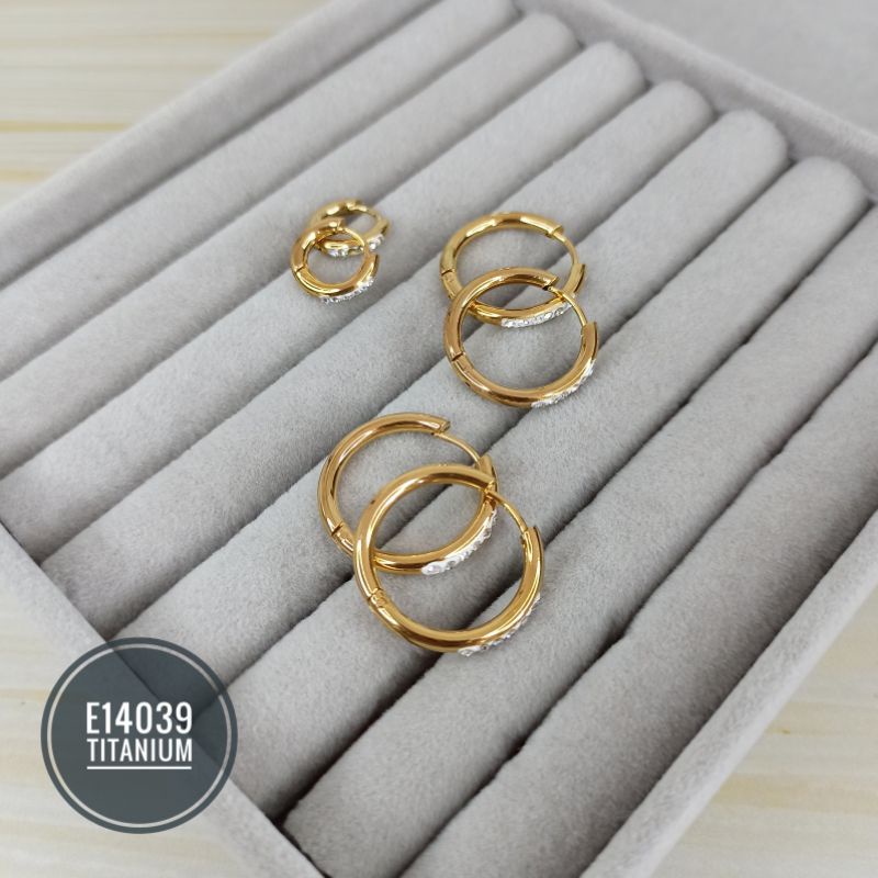 Anting Titanium Gipsy Mata Zircon Gold E14039