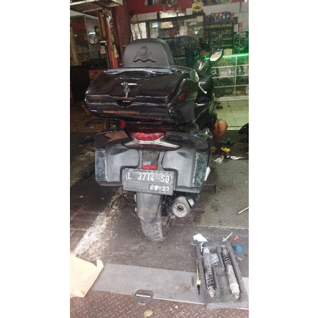 Top Box Tengah Honda PCX 150 v2 Goldwing