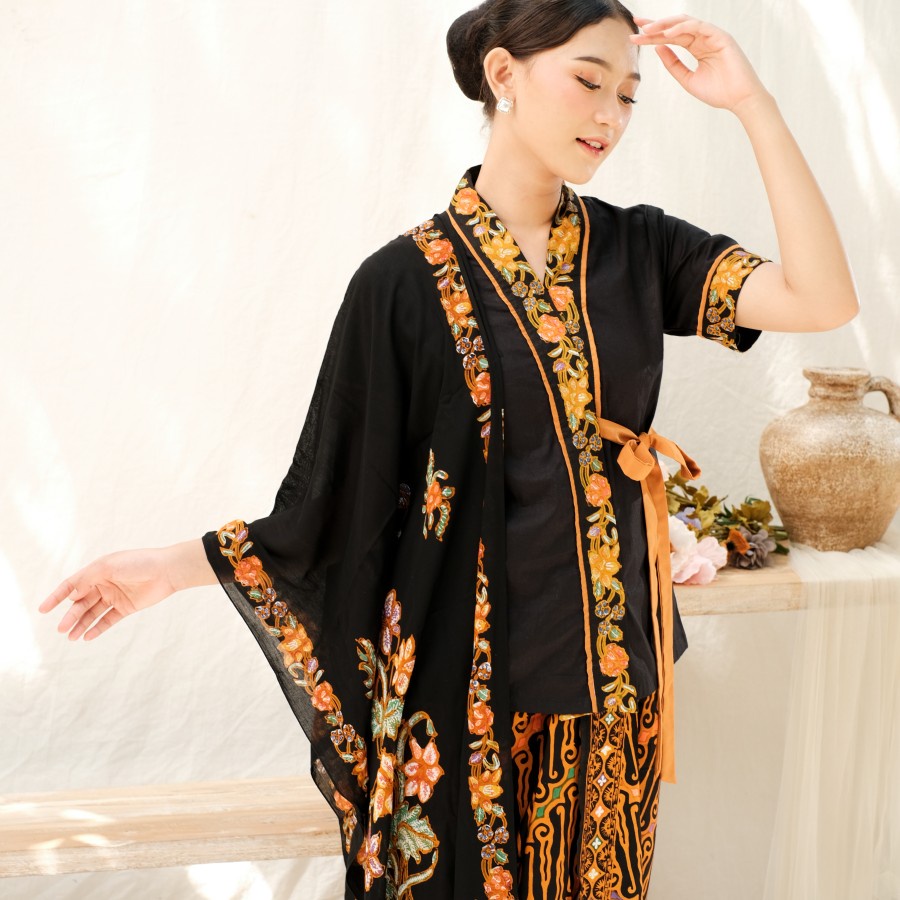 Kebaya Batik Kirana Lengan Pendek Meradelima Katun Jepang Sogan