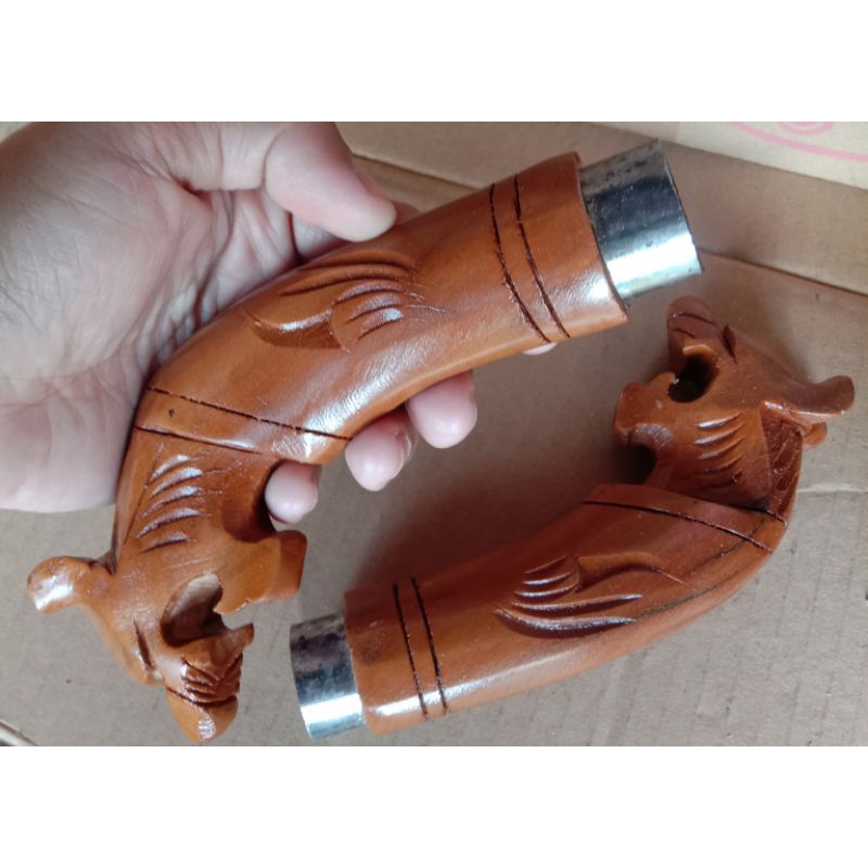 gagang golok macan ukir