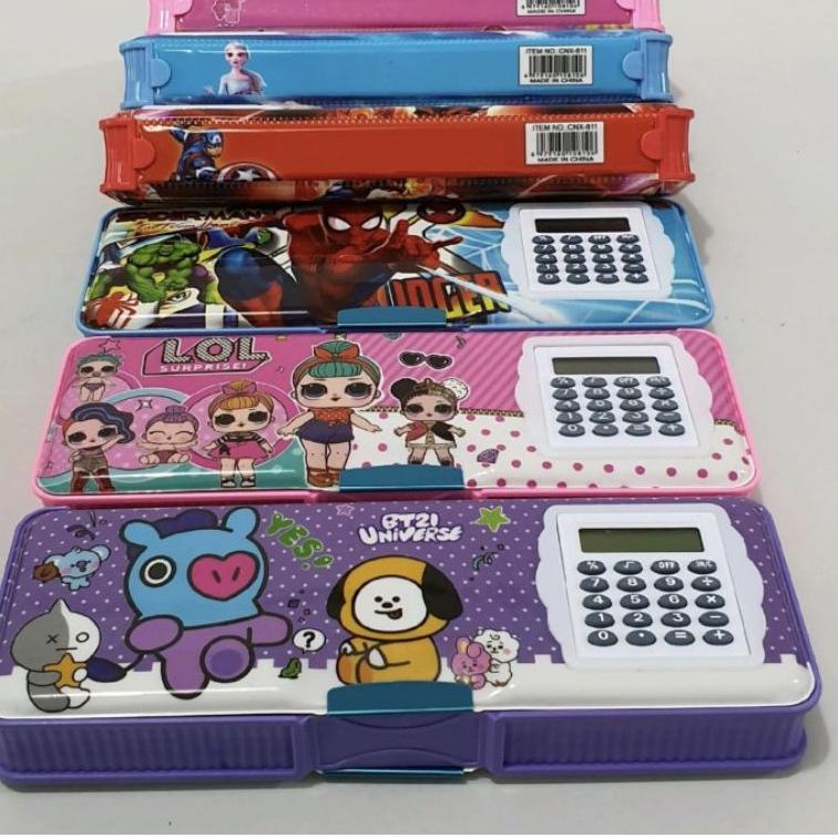 

I-34♫♪) kotak pensil ada kalkulator/pencil case KALKULATOR/TEMPAT PENSIL MAGNET KALKULATOR top produk