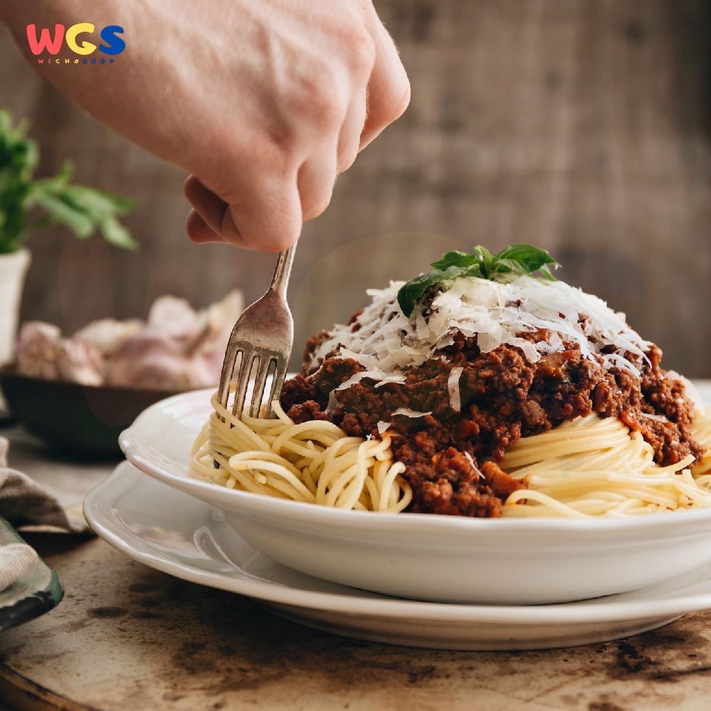 Leggo's Bolognese With Bacon, Chunky Tomato &amp; Herbs Pasta Sauce 500g