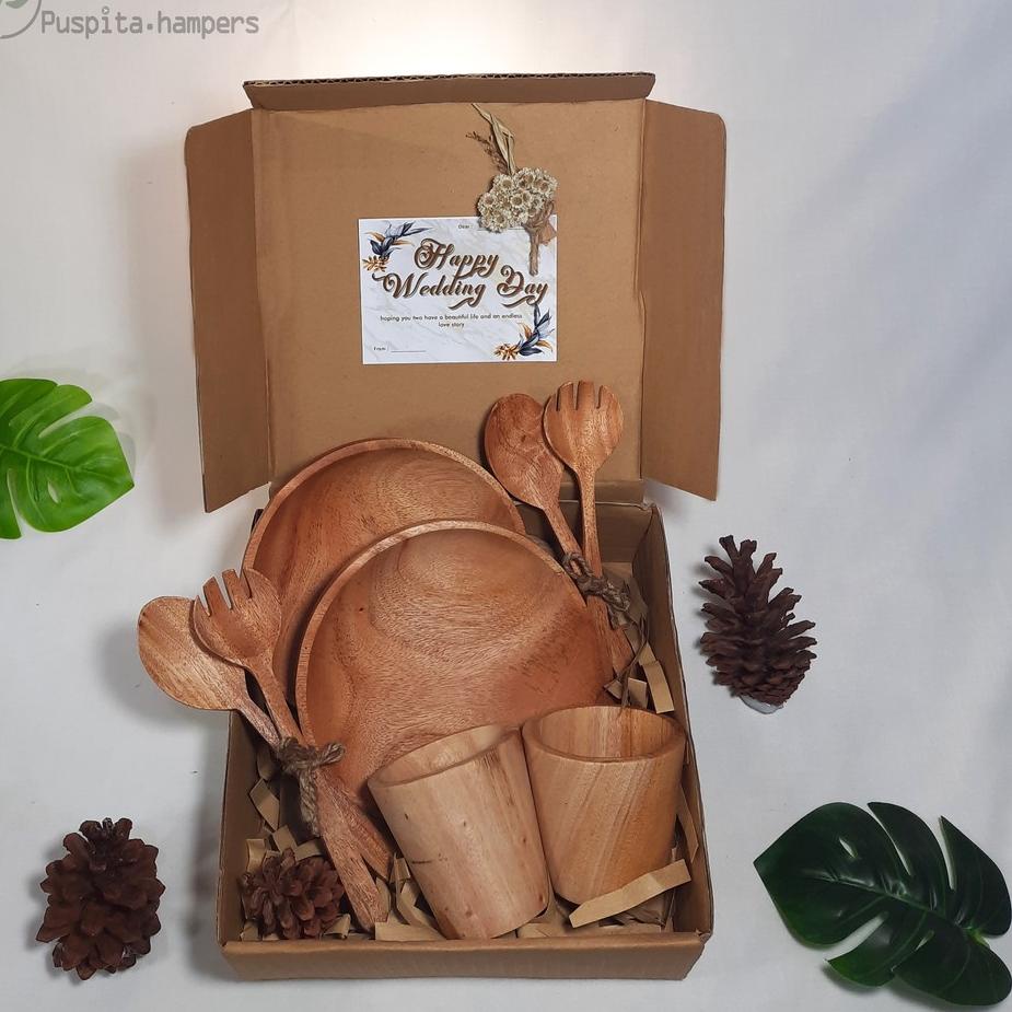 

BEST SELLER Hampers Wedding Wisuda Lamaran Hampers Edisi Couple - Hampers Natal Christmas @ 881