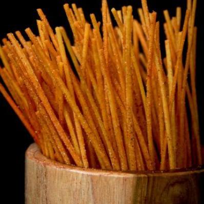 

↦ Mie Lidi Pedas Daun Jeruk CUCK Kemasan 80 Gram ⇔