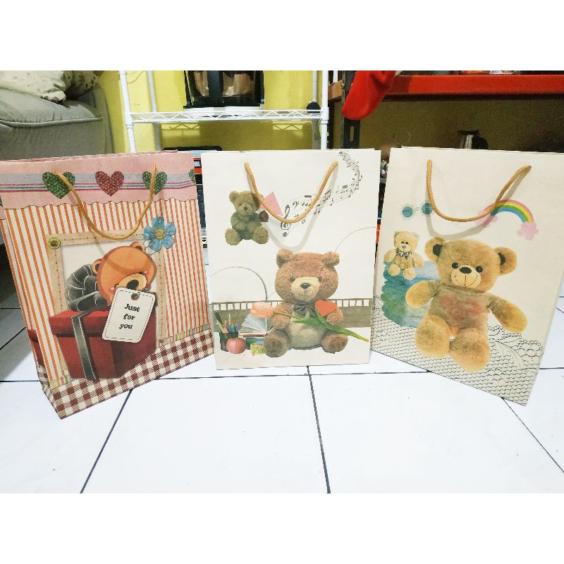 LK22 Paper Bag Besar Motif Beruang 37x27.8x10cm