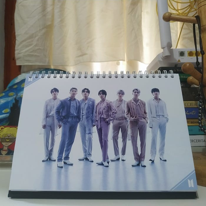 

✨NEW✨ - kalender meja 2023 BTS korea edition