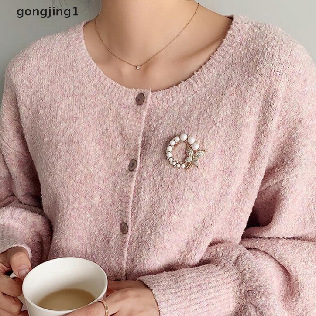 Ggg Fashion Pria Wanita Ladies Bros Lucu Huruf Raja Sweater Mantel Aksesoris Bros Pesta Pernikahan Bros Pin Berpohon Raja Surat Bros Mutiara Bros Perhiasan Hadiah ID