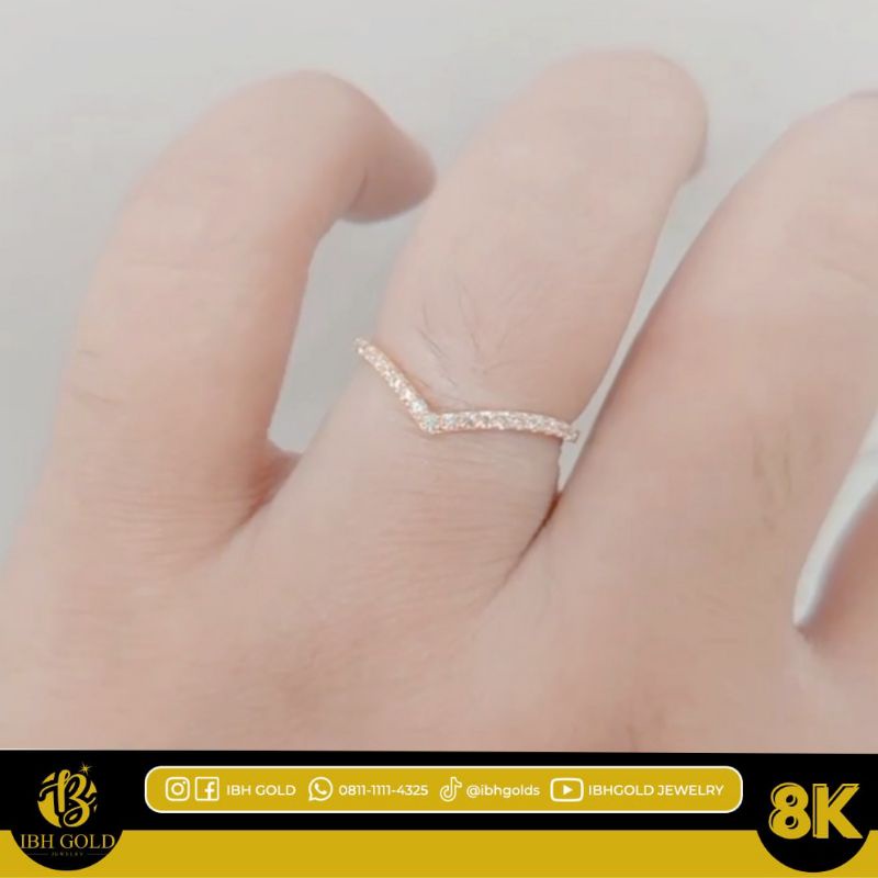 Cincin Aurel Veelin Huruf V Mata Emas Muda Model Baru Kadar 8 Karat 375