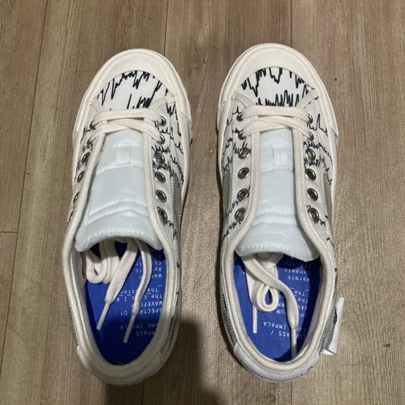 COMPASS TAME IMPALA LOW WHITE