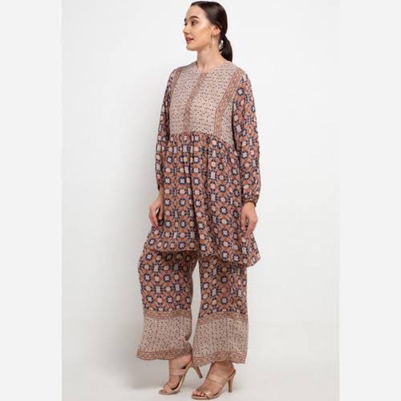 preloved kamilaa by itang yunasz