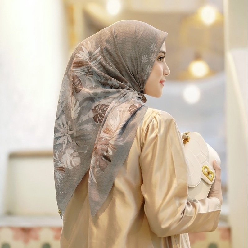 Buttonscarves As Is Item Ready