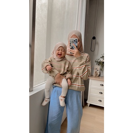 Elneda Couple sweater kid and mom (unisex)